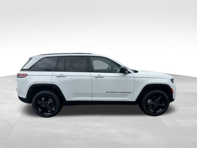 new 2025 Jeep Grand Cherokee car, priced at $49,720