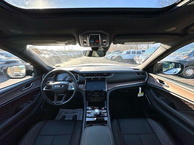 new 2025 Jeep Grand Cherokee car, priced at $59,609