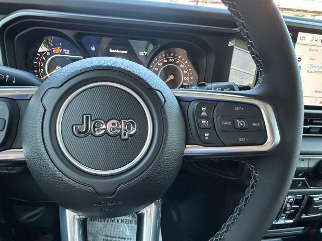 new 2025 Jeep Wrangler car, priced at $45,216