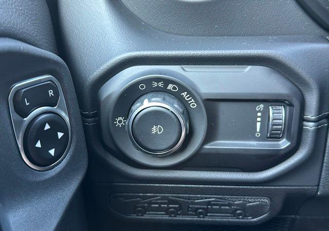 new 2025 Jeep Wrangler car, priced at $45,216