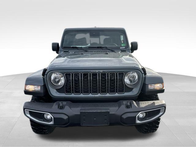 new 2025 Jeep Gladiator car, priced at $44,180