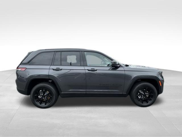 new 2025 Jeep Grand Cherokee car, priced at $39,604