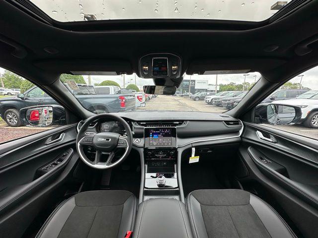 new 2025 Jeep Grand Cherokee car, priced at $39,604