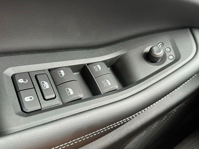 new 2025 Jeep Grand Cherokee car, priced at $39,604