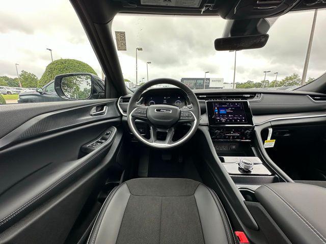 new 2025 Jeep Grand Cherokee car, priced at $39,604