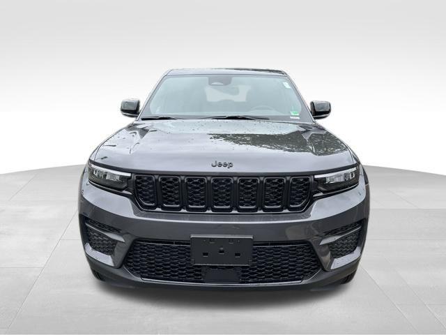 new 2025 Jeep Grand Cherokee car, priced at $39,604