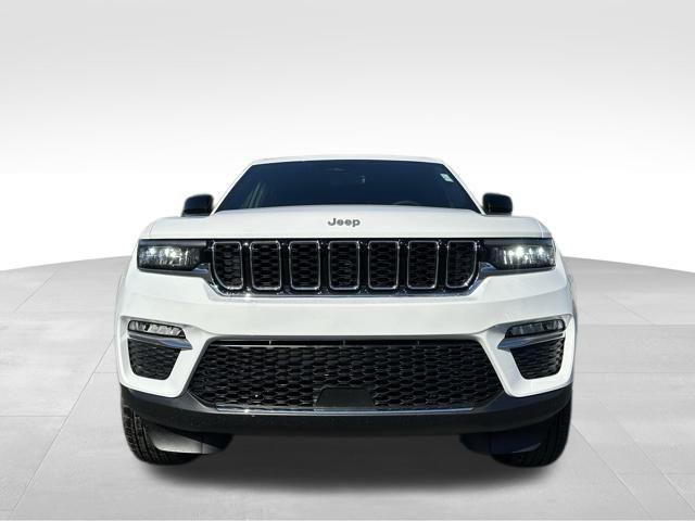 new 2025 Jeep Grand Cherokee car, priced at $43,241