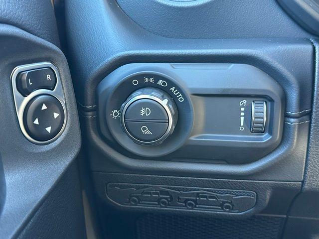 new 2025 Jeep Gladiator car, priced at $44,180