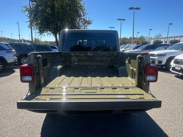 new 2025 Jeep Gladiator car, priced at $44,180