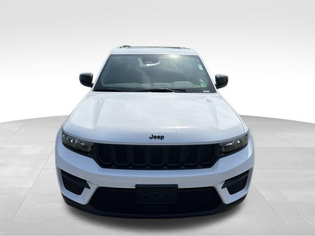 new 2025 Jeep Grand Cherokee car, priced at $39,074