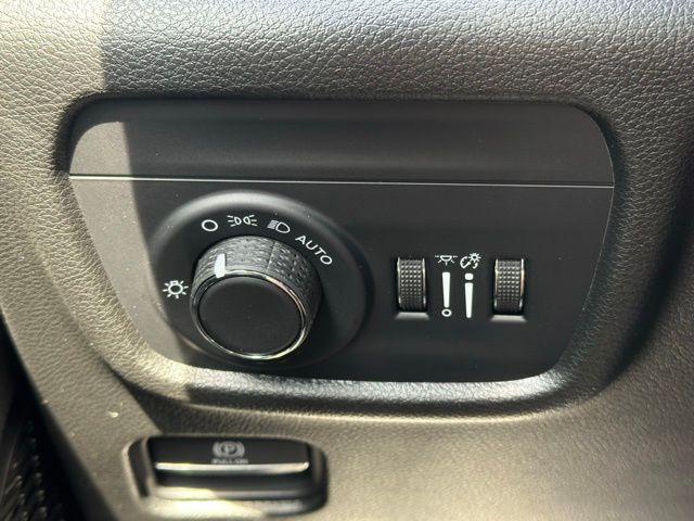 new 2025 Jeep Grand Cherokee car, priced at $39,074