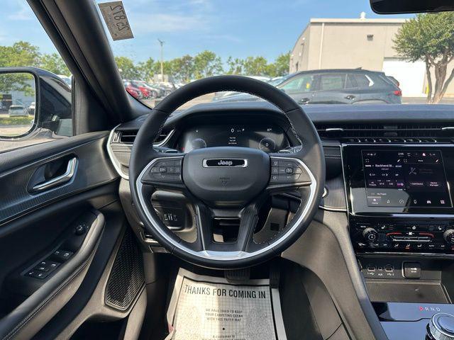 new 2025 Jeep Grand Cherokee car, priced at $39,074
