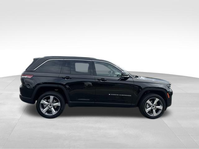 new 2025 Jeep Grand Cherokee car, priced at $49,666