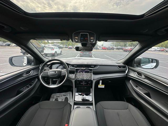 new 2025 Jeep Grand Cherokee car, priced at $38,637