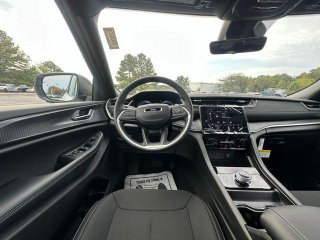 new 2025 Jeep Grand Cherokee car, priced at $38,637