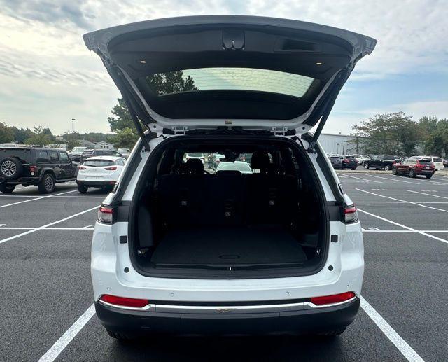 new 2025 Jeep Grand Cherokee car, priced at $38,637