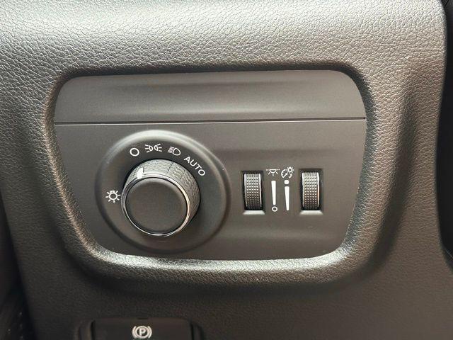 new 2025 Jeep Grand Cherokee car, priced at $39,162