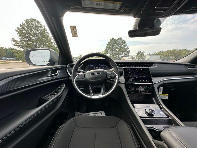 new 2025 Jeep Grand Cherokee car, priced at $39,162