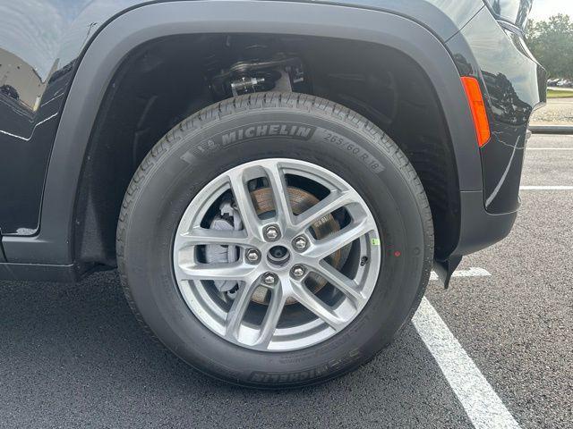new 2025 Jeep Grand Cherokee car, priced at $39,162