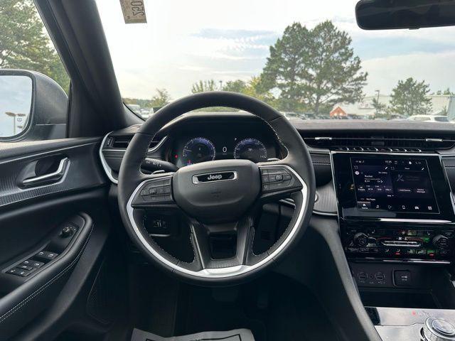 new 2025 Jeep Grand Cherokee car, priced at $39,162