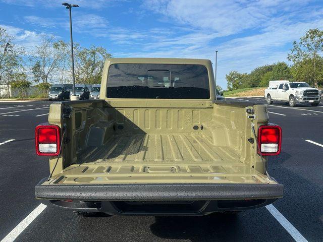 new 2025 Jeep Gladiator car, priced at $44,180