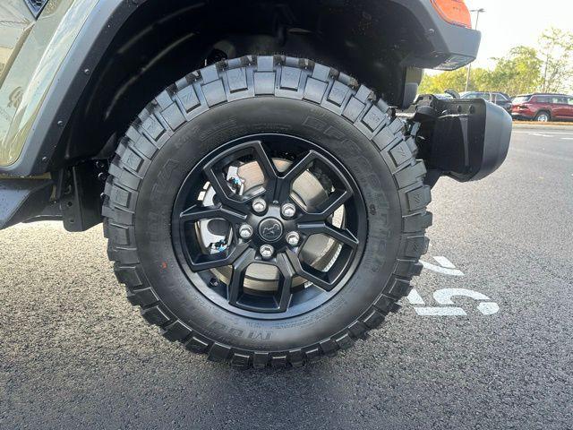 new 2025 Jeep Gladiator car, priced at $44,180