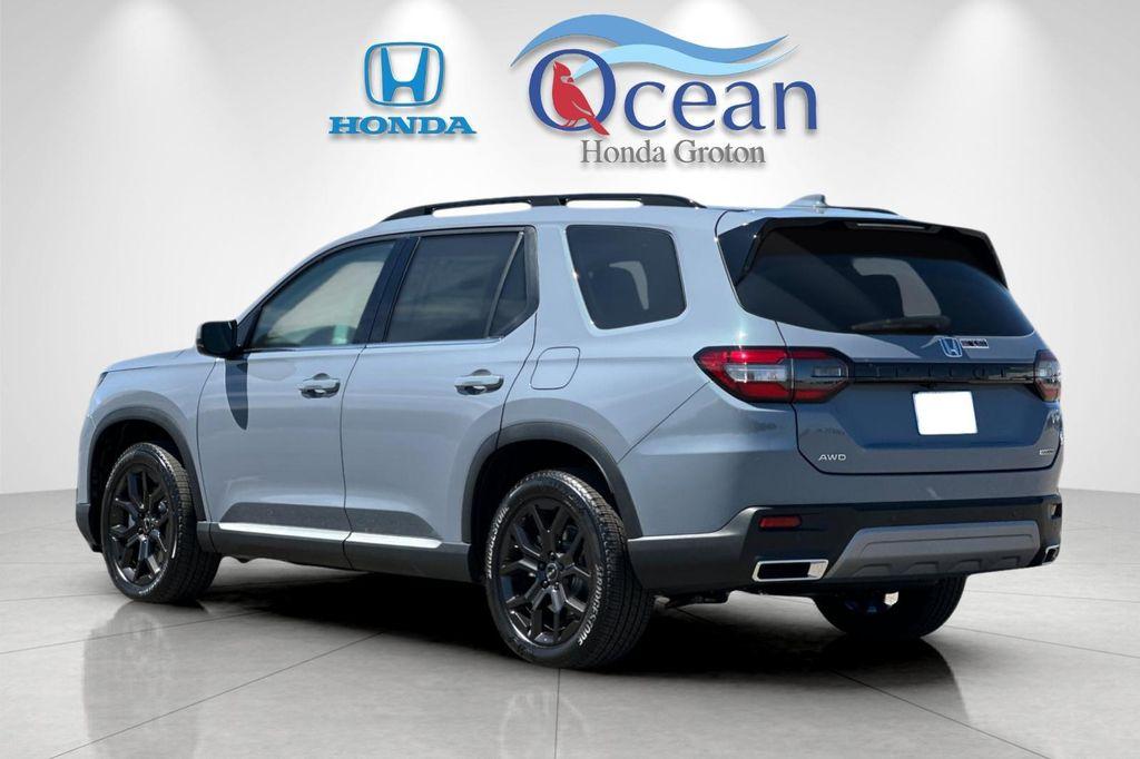 new 2025 Honda Pilot car, priced at $53,405