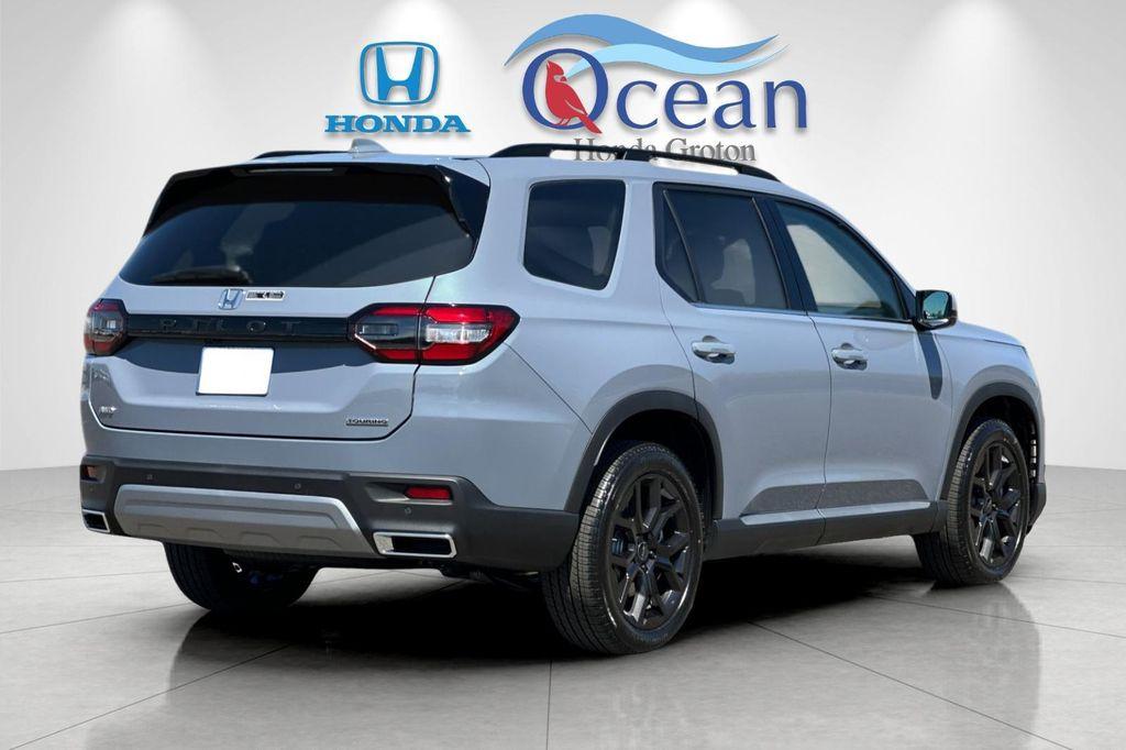 new 2025 Honda Pilot car, priced at $53,405