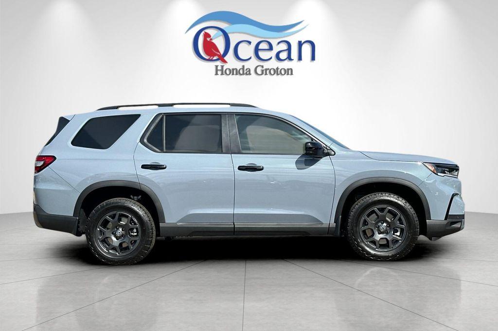 new 2025 Honda Pilot car, priced at $51,350