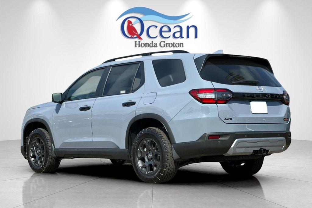 new 2025 Honda Pilot car, priced at $51,350