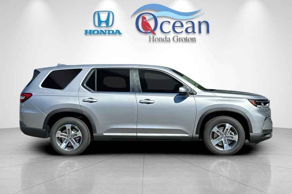 new 2025 Honda Pilot car, priced at $47,095