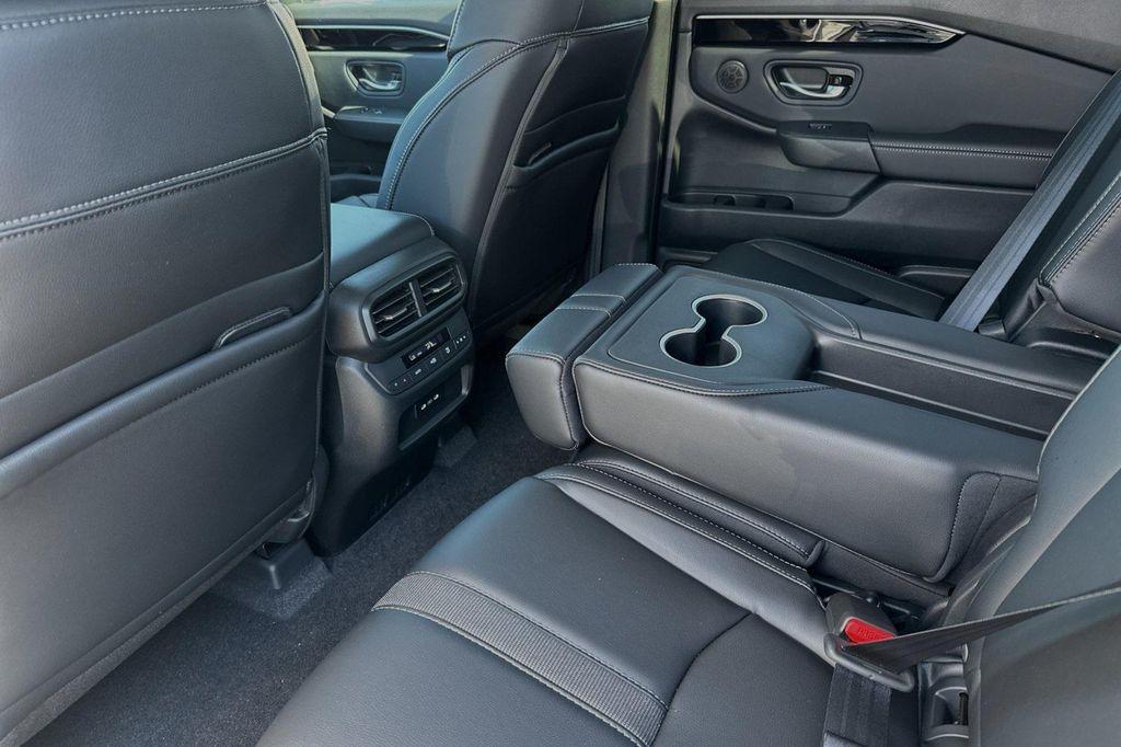 new 2025 Honda Pilot car, priced at $47,095