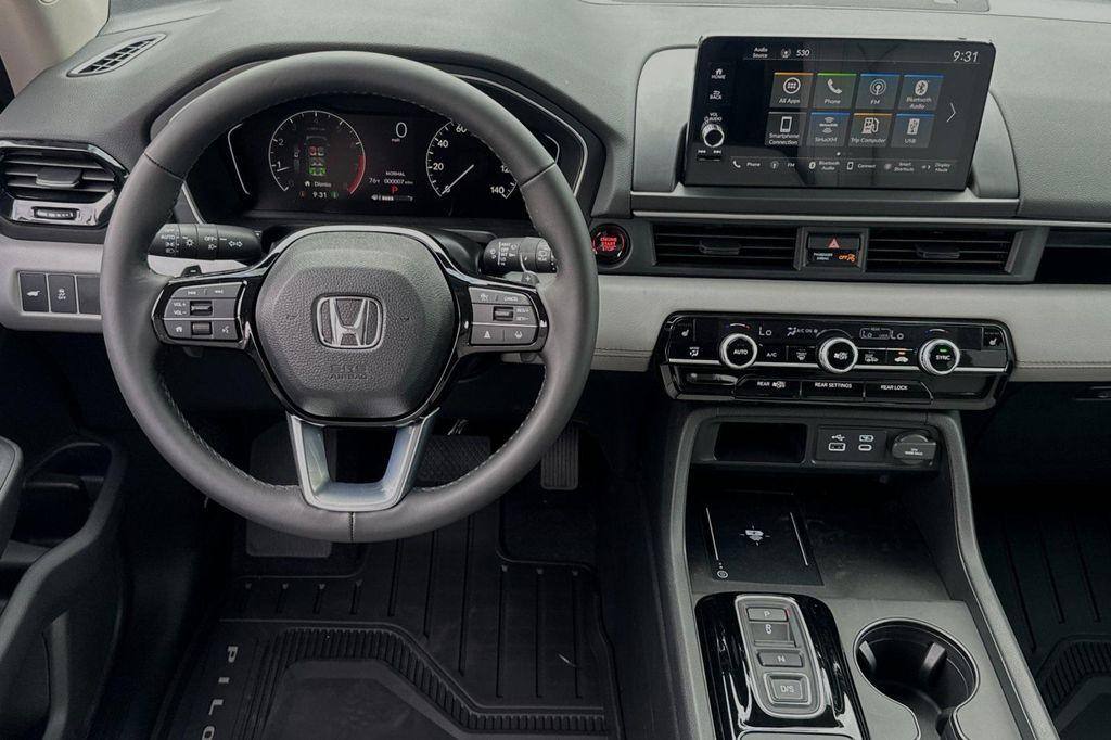 new 2025 Honda Pilot car, priced at $47,550