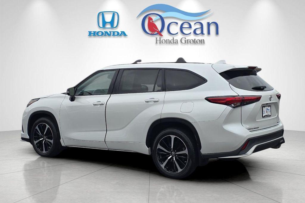 used 2022 Toyota Highlander car, priced at $39,994