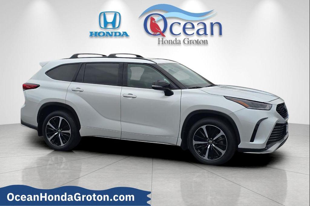 used 2022 Toyota Highlander car, priced at $39,994