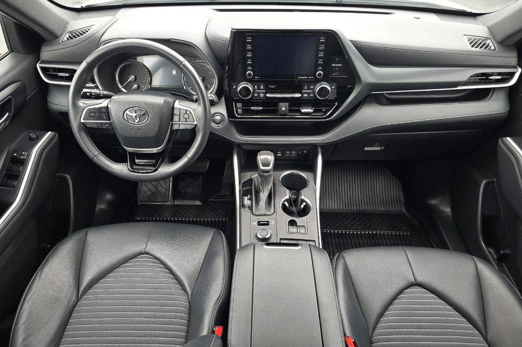 used 2022 Toyota Highlander car, priced at $39,994