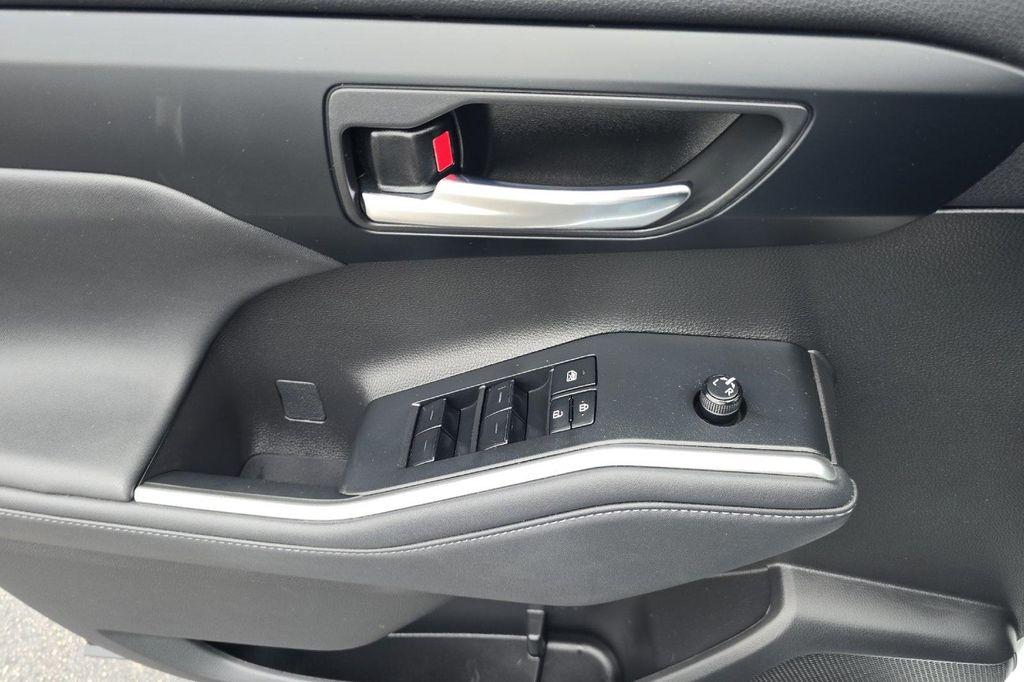 used 2022 Toyota Highlander car, priced at $39,994