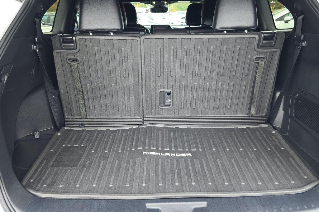 used 2022 Toyota Highlander car, priced at $39,994