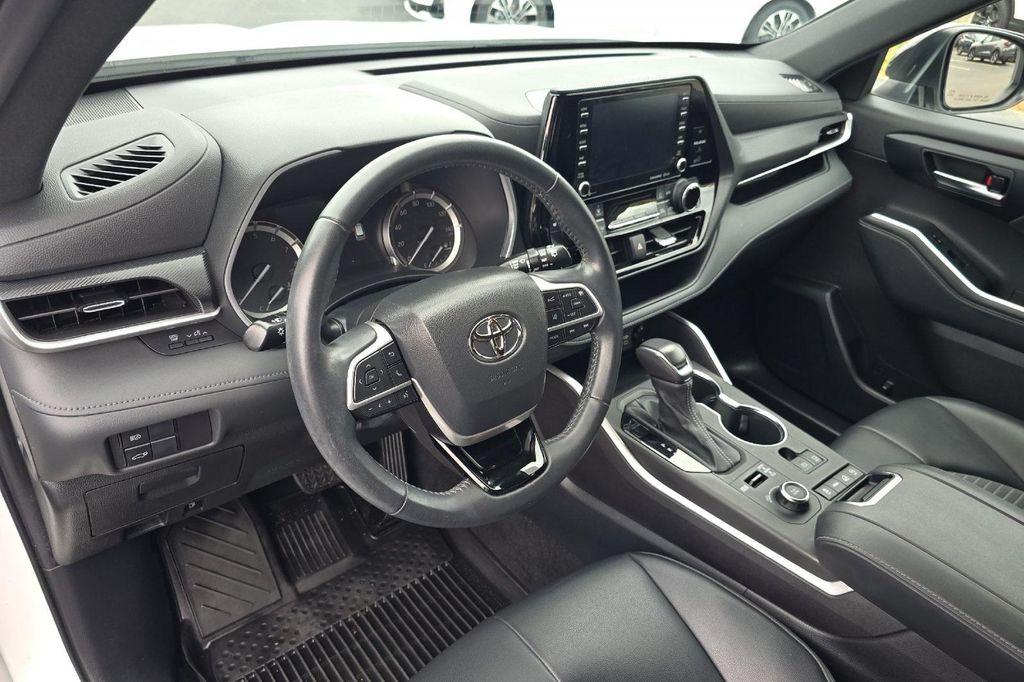 used 2022 Toyota Highlander car, priced at $39,994