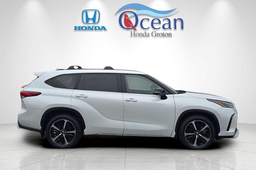 used 2022 Toyota Highlander car, priced at $39,994