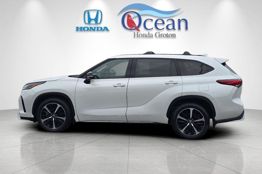 used 2022 Toyota Highlander car, priced at $39,994