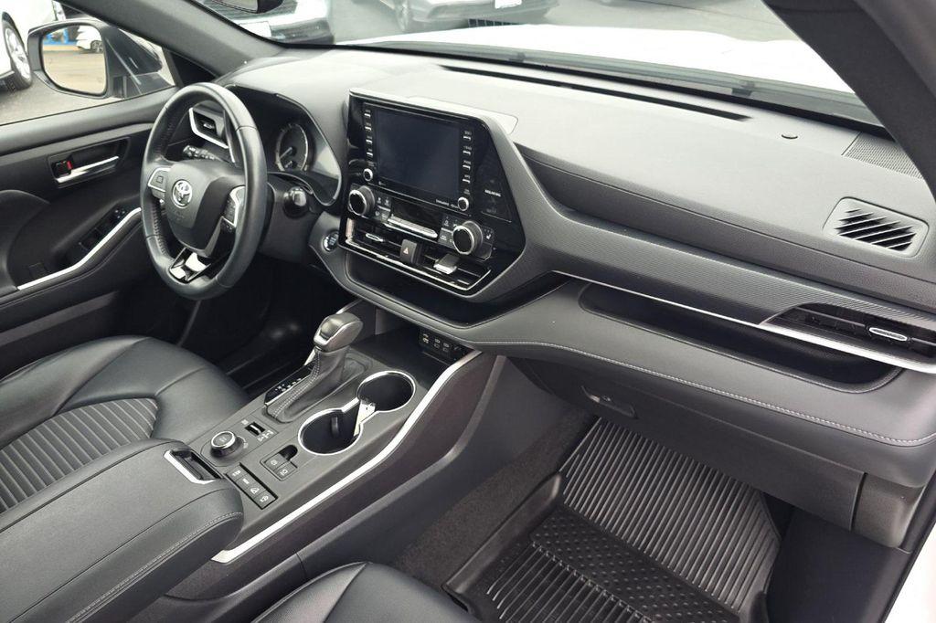 used 2022 Toyota Highlander car, priced at $39,994