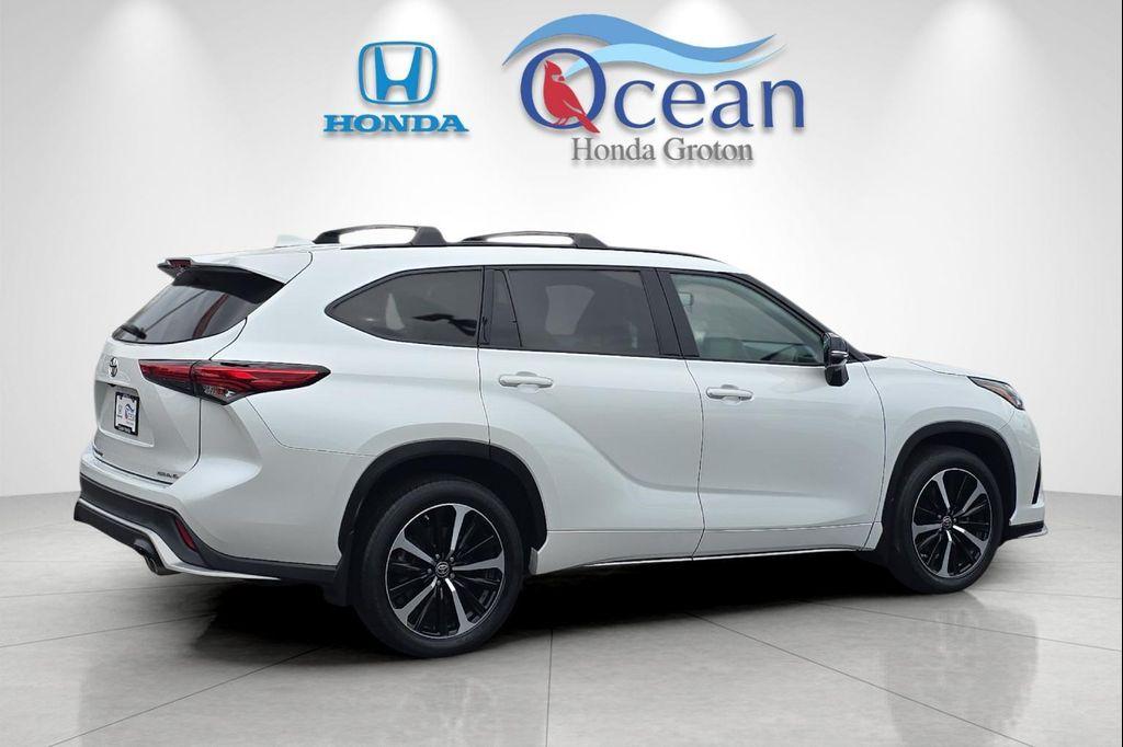 used 2022 Toyota Highlander car, priced at $39,994