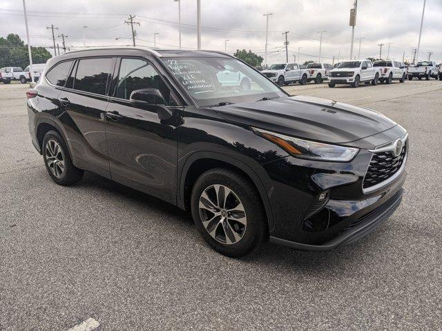 used 2022 Toyota Highlander car, priced at $28,500
