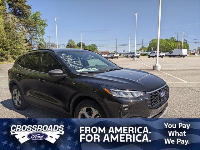 new 2025 Ford Escape car, priced at $29,600