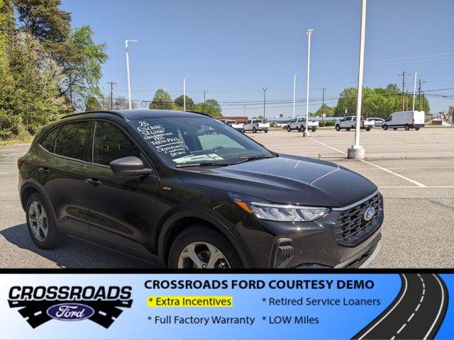 new 2025 Ford Escape car, priced at $29,600