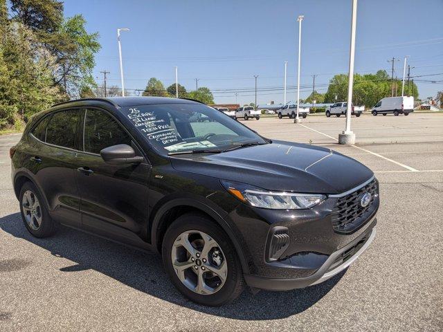new 2025 Ford Escape car, priced at $29,600