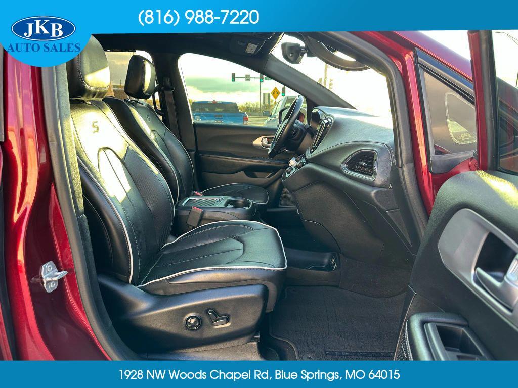 used 2019 Chrysler Pacifica car, priced at $19,995