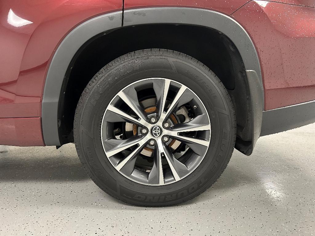 used 2016 Toyota Highlander car, priced at $20,995