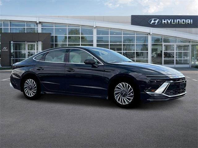 new 2025 Hyundai Sonata Hybrid car, priced at $39,155